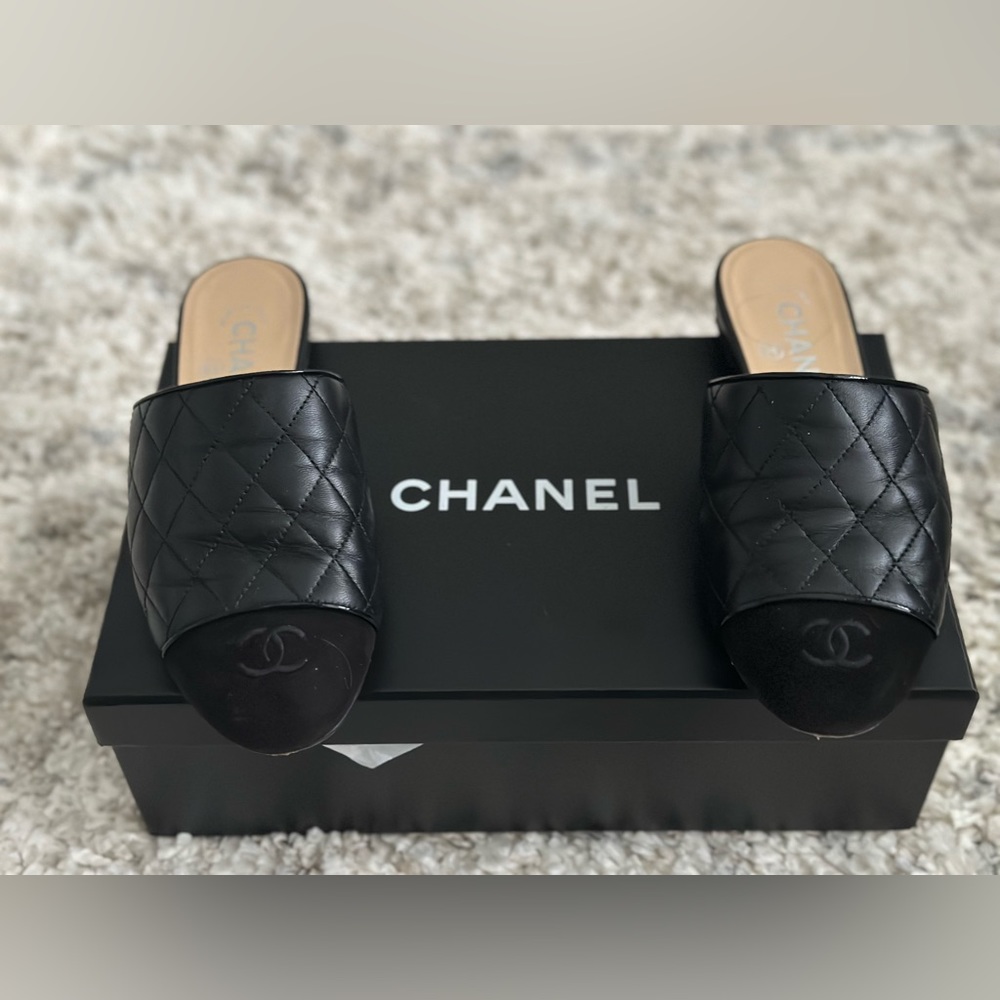 Chanel flats size 36 comes with box